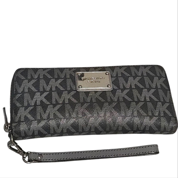 Michael Kors Handbags - EUC MK Jet Set Travel Continental Black and Gray Logo Wristlet and Phone Case